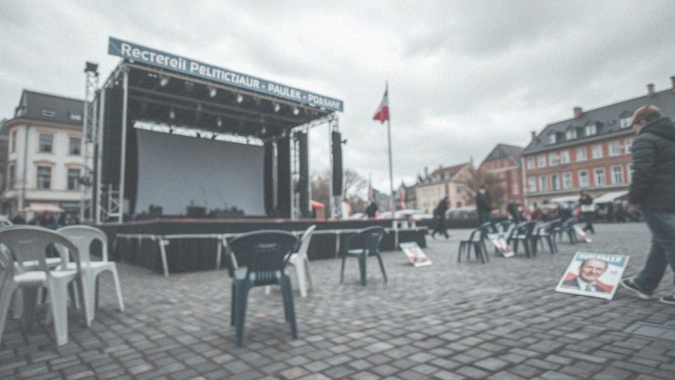 Kto głosi tromtadracyjne poglądy?