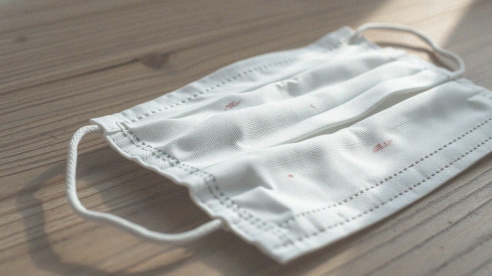 Jakie są objawy reakcji alergicznych na maseczki?